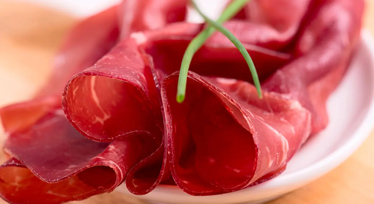 Allerta bresaola: ecco cosa può contenere Allerta bresaola: ecco cosa può contenere