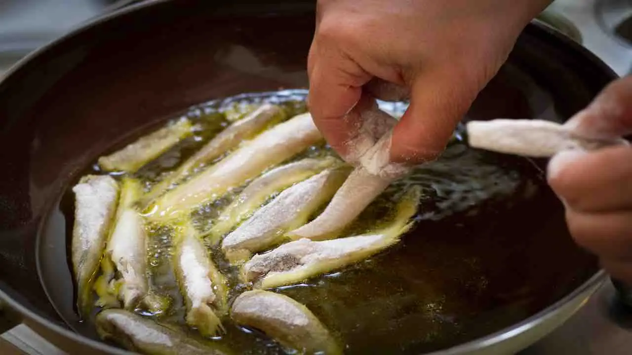 Cucina che odora di fritto? Il metodo con l’aceto che elimina tutto in 2 minuti Cucina che odora di fritto? Il metodo con l’aceto che elimina tutto in 2 minuti