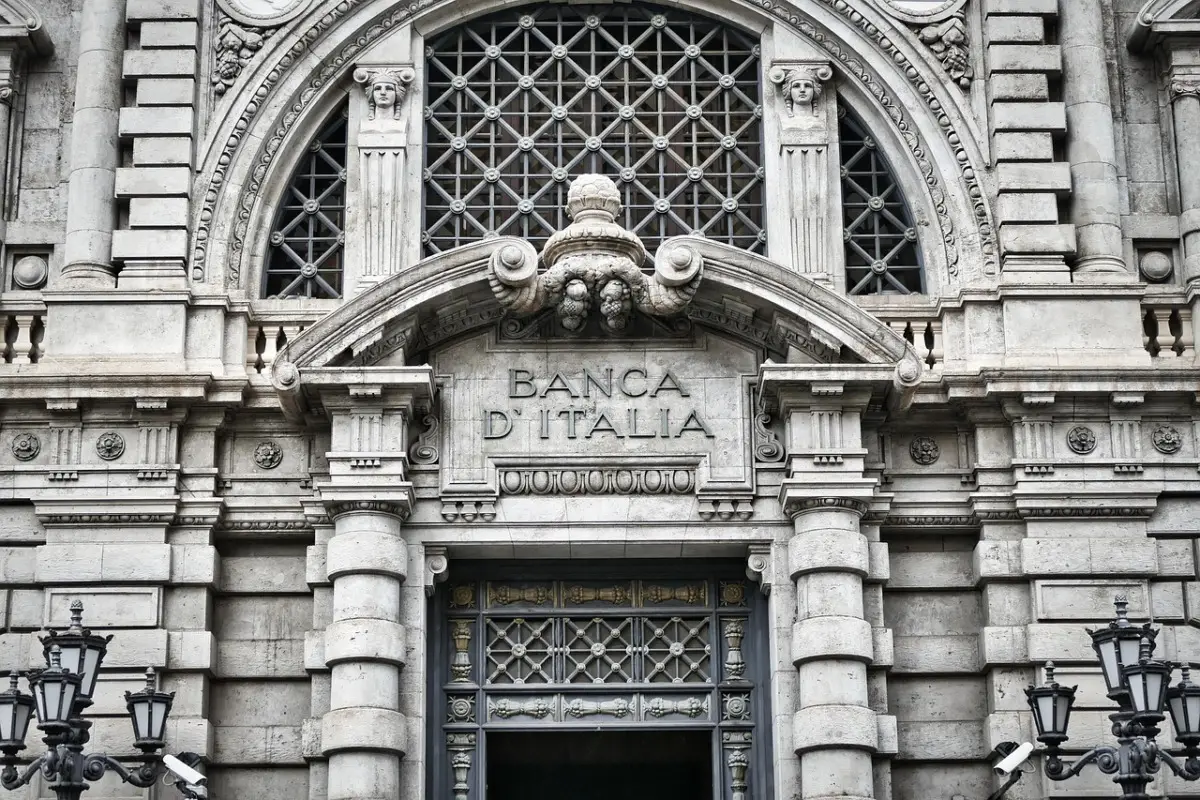 Conto in banca sopra i 10.000 euro? Cosa rischi davvero nel 2025 Conto in banca sopra i 10.000 euro? Cosa rischi davvero nel 2025