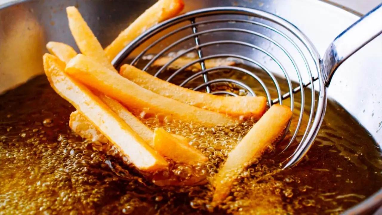 Odore di fritto in cucina? Una ciotola con limone lascia l’aria subito più fresca Odore di fritto in cucina? Una ciotola con limone lascia l’aria subito più fresca