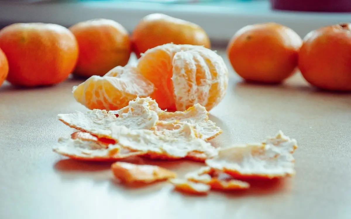 Addio odori di fritto: il trucco con le bucce d’arancia che funziona davvero Addio odori di fritto: il trucco con le bucce d’arancia che funziona davvero