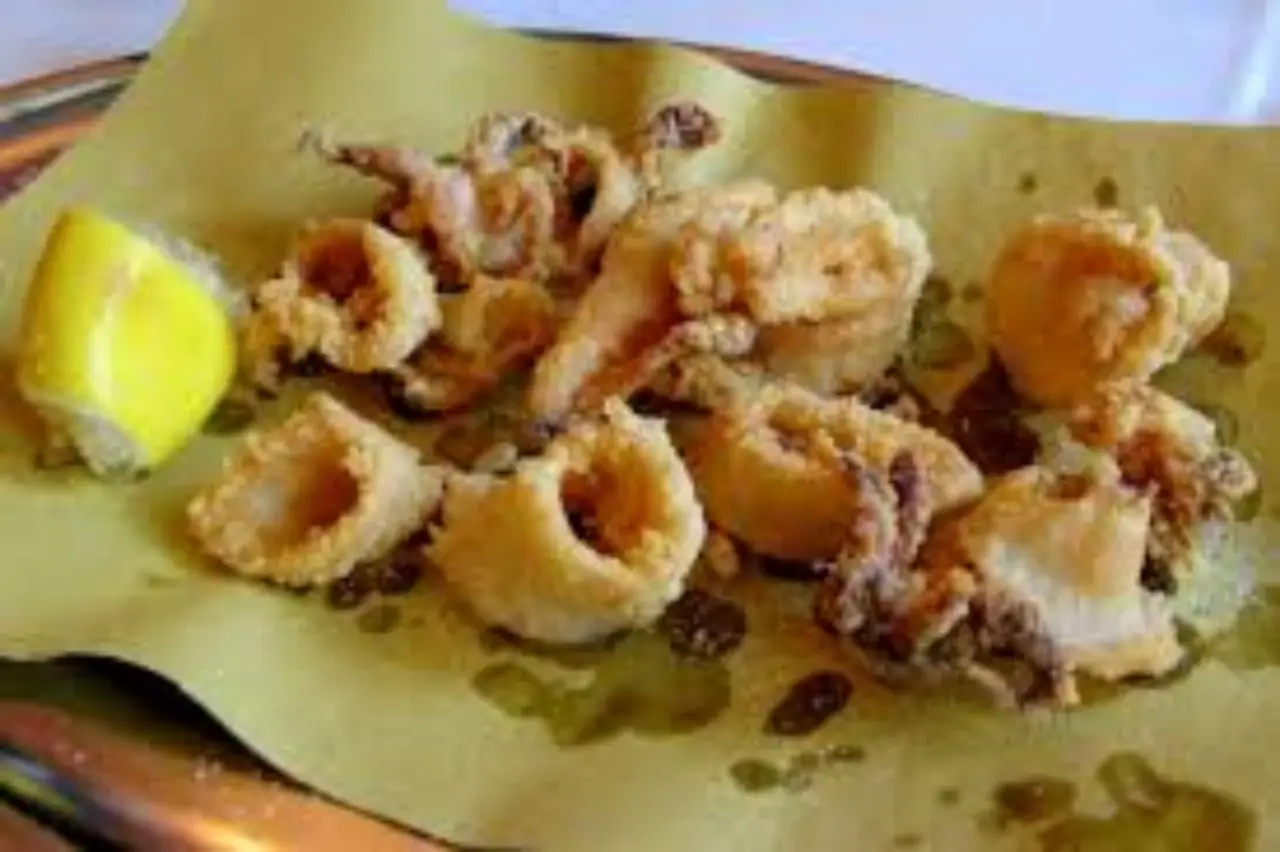 Addio odori di fritto: il trucco con le bucce d’arancia che funziona davvero Addio odori di fritto: il trucco con le bucce d’arancia che funziona davvero