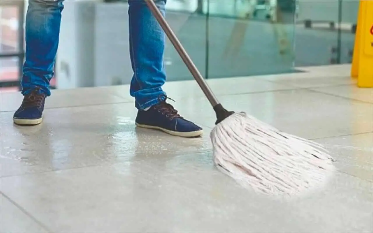 Scopri la soluzione naturale per lavare i pavimenti senza lasciare residui tossici Scopri la soluzione naturale per lavare i pavimenti senza lasciare residui tossici