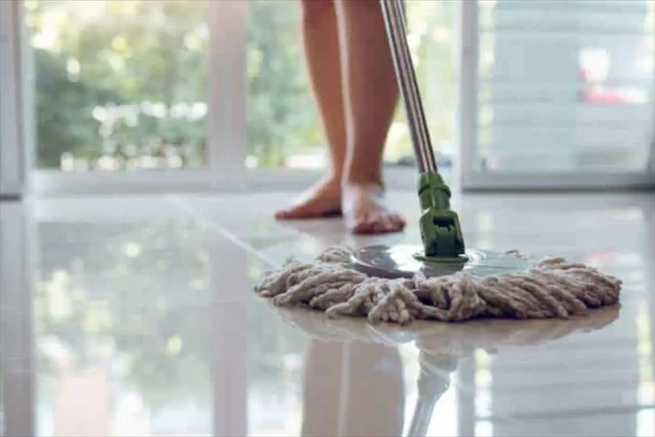 Scopri la soluzione naturale per lavare i pavimenti senza lasciare residui tossici Scopri la soluzione naturale per lavare i pavimenti senza lasciare residui tossici