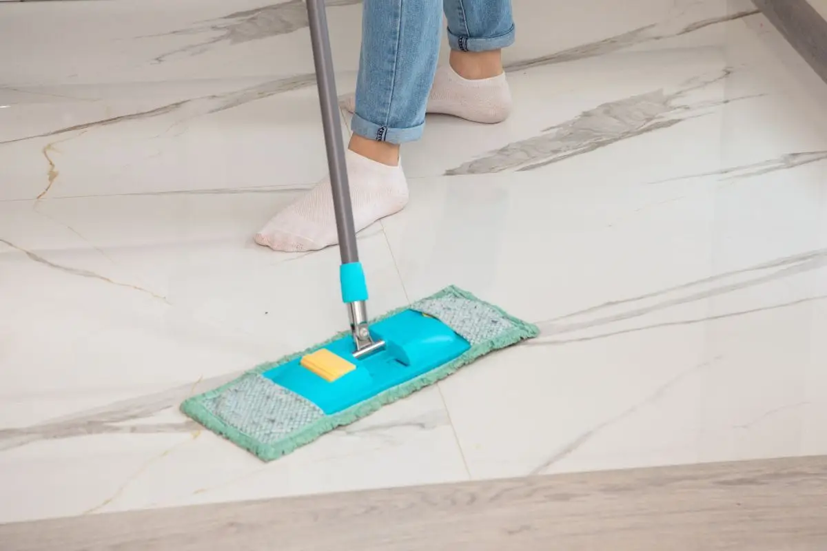 Scopri la soluzione naturale per lavare i pavimenti senza lasciare residui tossici Scopri la soluzione naturale per lavare i pavimenti senza lasciare residui tossici