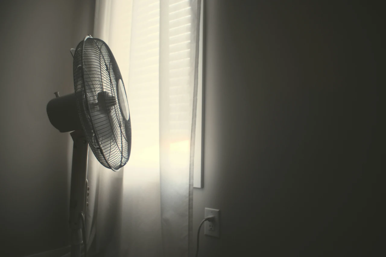 Come raffreddare la camera da letto senza climatizzatore: il metodo infallibile Come raffreddare la camera da letto senza climatizzatore: il metodo infallibile