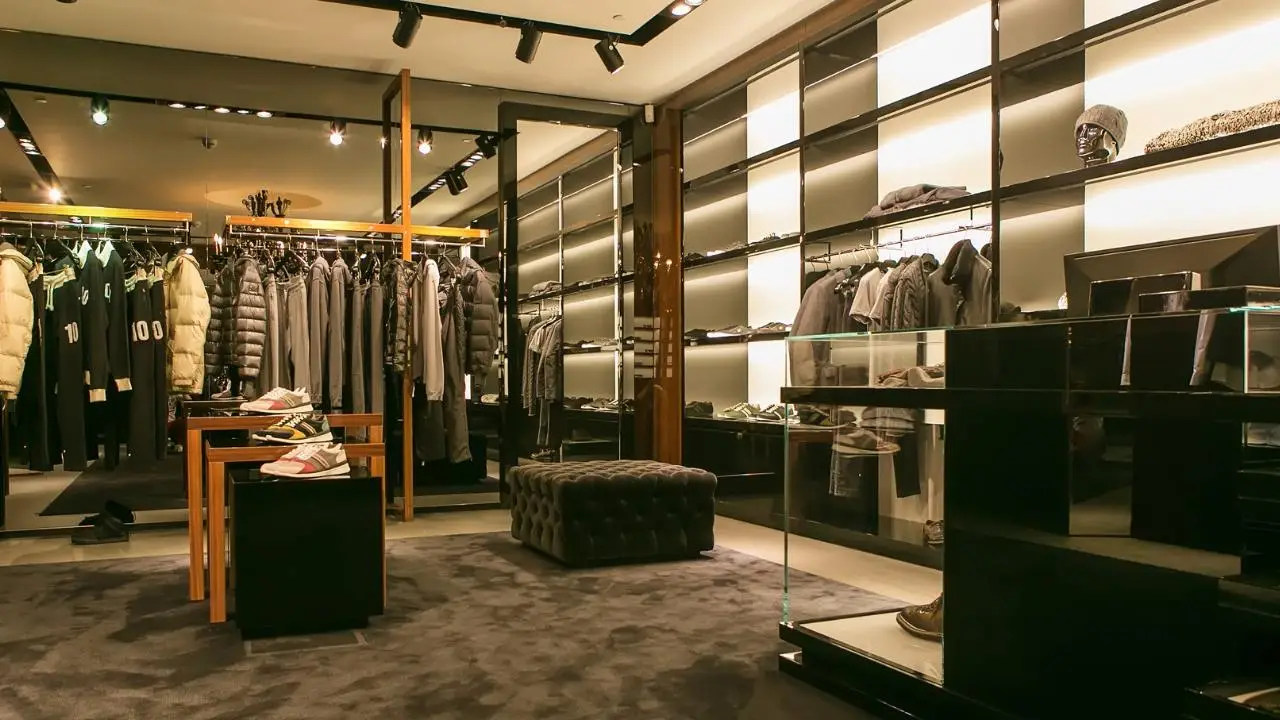 Odore di chiuso in casa? Il trucco che usano nei negozi di abbigliamento Odore di chiuso in casa? Il trucco che usano nei negozi di abbigliamento