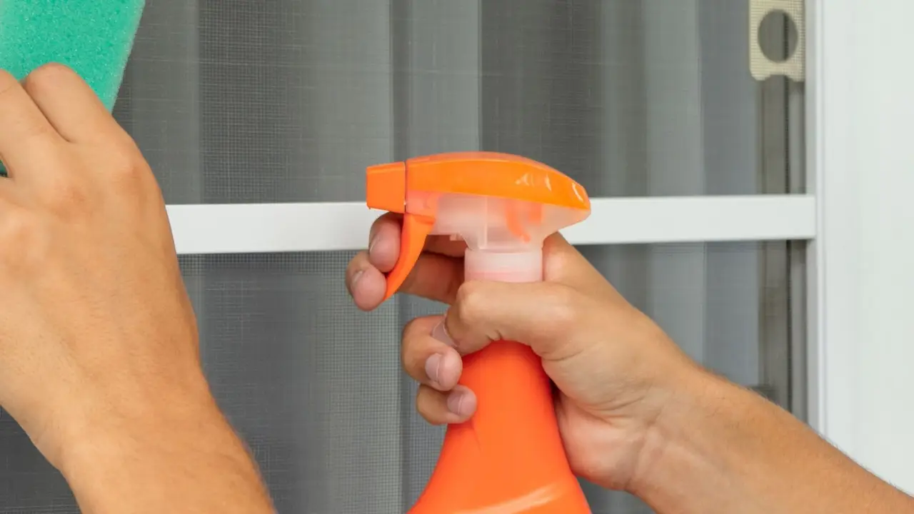 Non spruzzare il deodorante per ambienti in questi punti: ecco perché non funziona Non spruzzare il deodorante per ambienti in questi punti: ecco perché non funziona