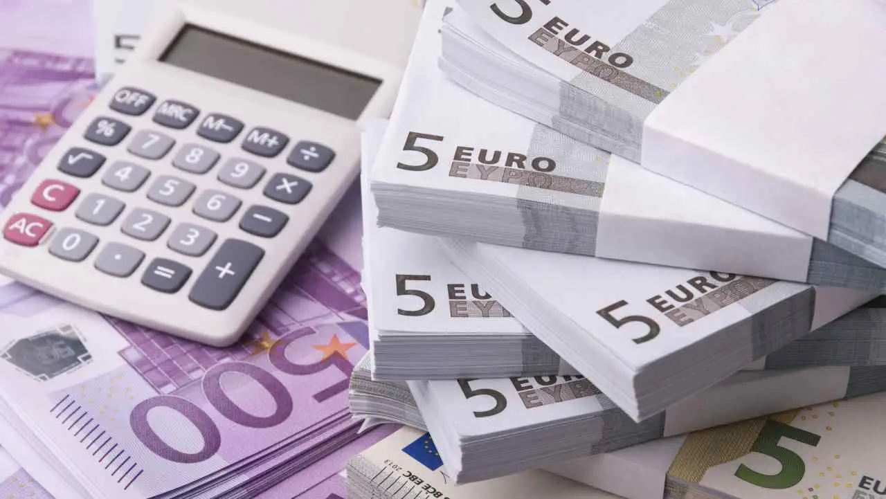 Conto in banca sopra i 10.000 euro? Cosa rischi davvero nel 2025 Conto in banca sopra i 10.000 euro? Cosa rischi davvero nel 2025