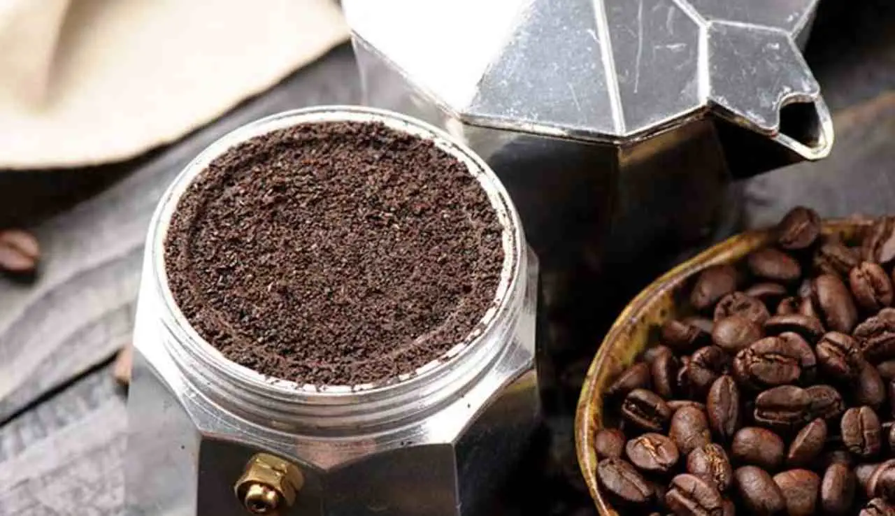 Come eliminare rapidamente l’umidità dagli armadi usando solo riso o fondi di caffè Come eliminare rapidamente l’umidità dagli armadi usando solo riso o fondi di caffè
