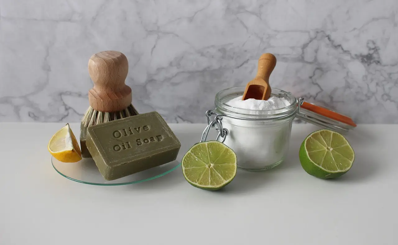 Scopri il trucco con limone e bicarbonato per eliminare subito gli odori in cucina Scopri il trucco con limone e bicarbonato per eliminare subito gli odori in cucina