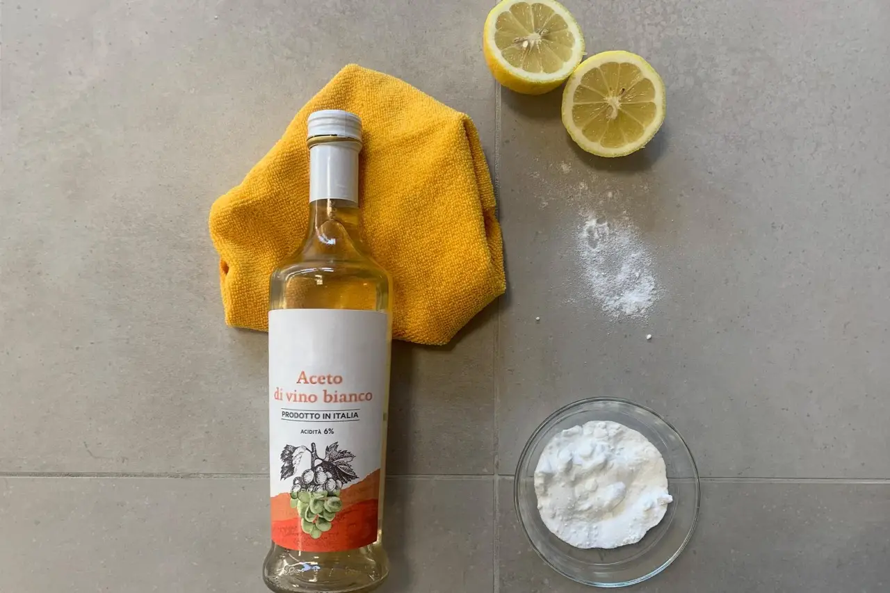 Sapevi che con aceto bianco e sale ottieni una cucina più profumata e accogliente? Sapevi che con aceto bianco e sale ottieni una cucina più profumata e accogliente?